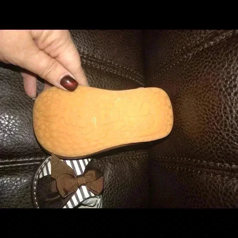 LITTLE GIRLS SZ 4 BROWN STRIPED SHOES - Picture 4 of 6